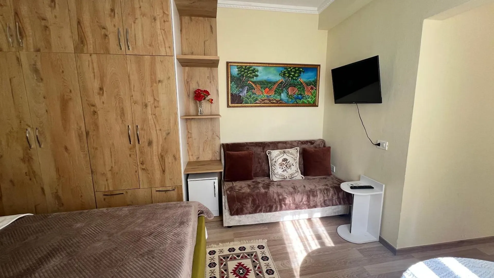 Апартаменты Evis House Тирана