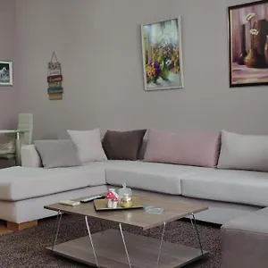 cozy-apartment-tirana-1001.albaniahotels.org/