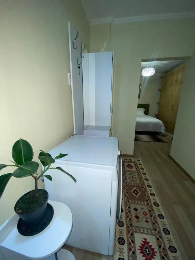 티라나 Evis House 아파트