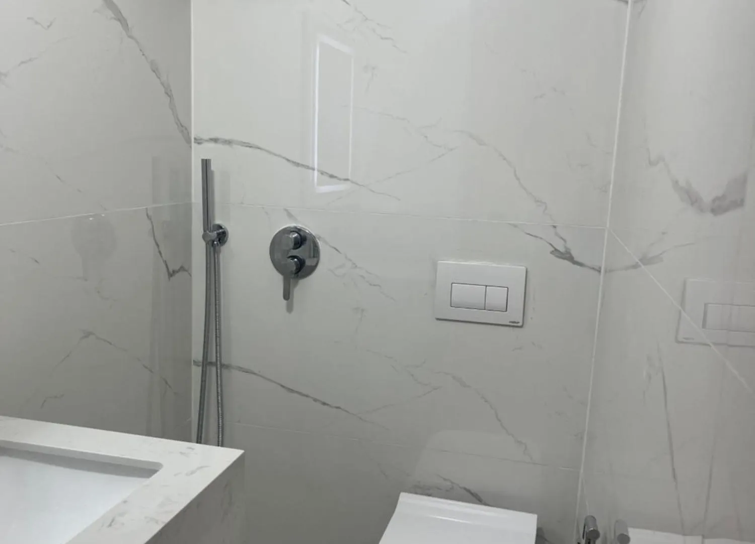 티라나 Evis House 아파트 알바니아