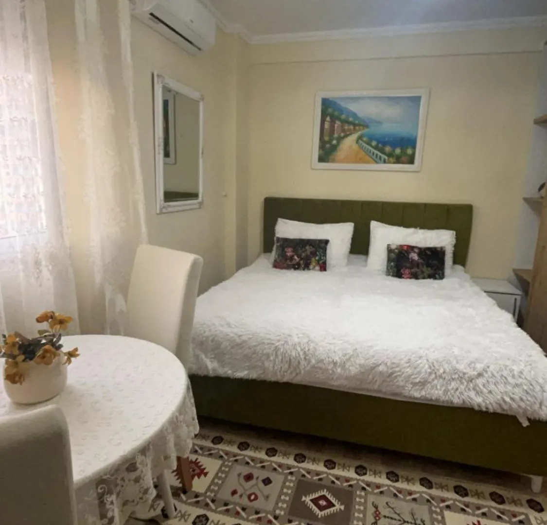 티라나 Evis House 아파트